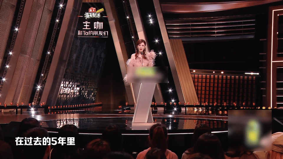 张萌内涵娱乐圈不守信人员主咖和Ta的朋友们 张萌自曝欠了一百多个角色不敢坐飞机，