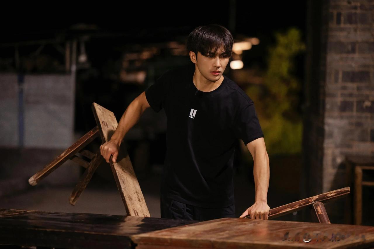 突然看到十个勤天种下一个未来巡回演唱会居然有专门的周边店铺，但销量不咋样，只卖出