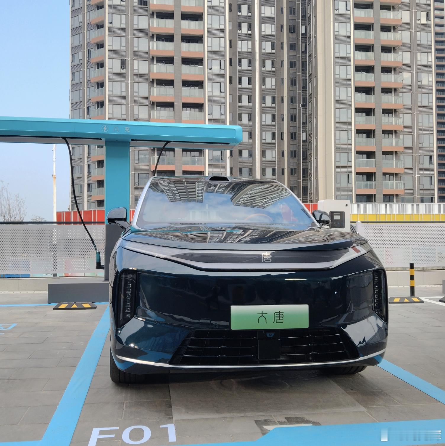 比亚迪大唐实车无伪装曝光，应该就是最终的量产状态了。从图片来看，实车的体量确实不