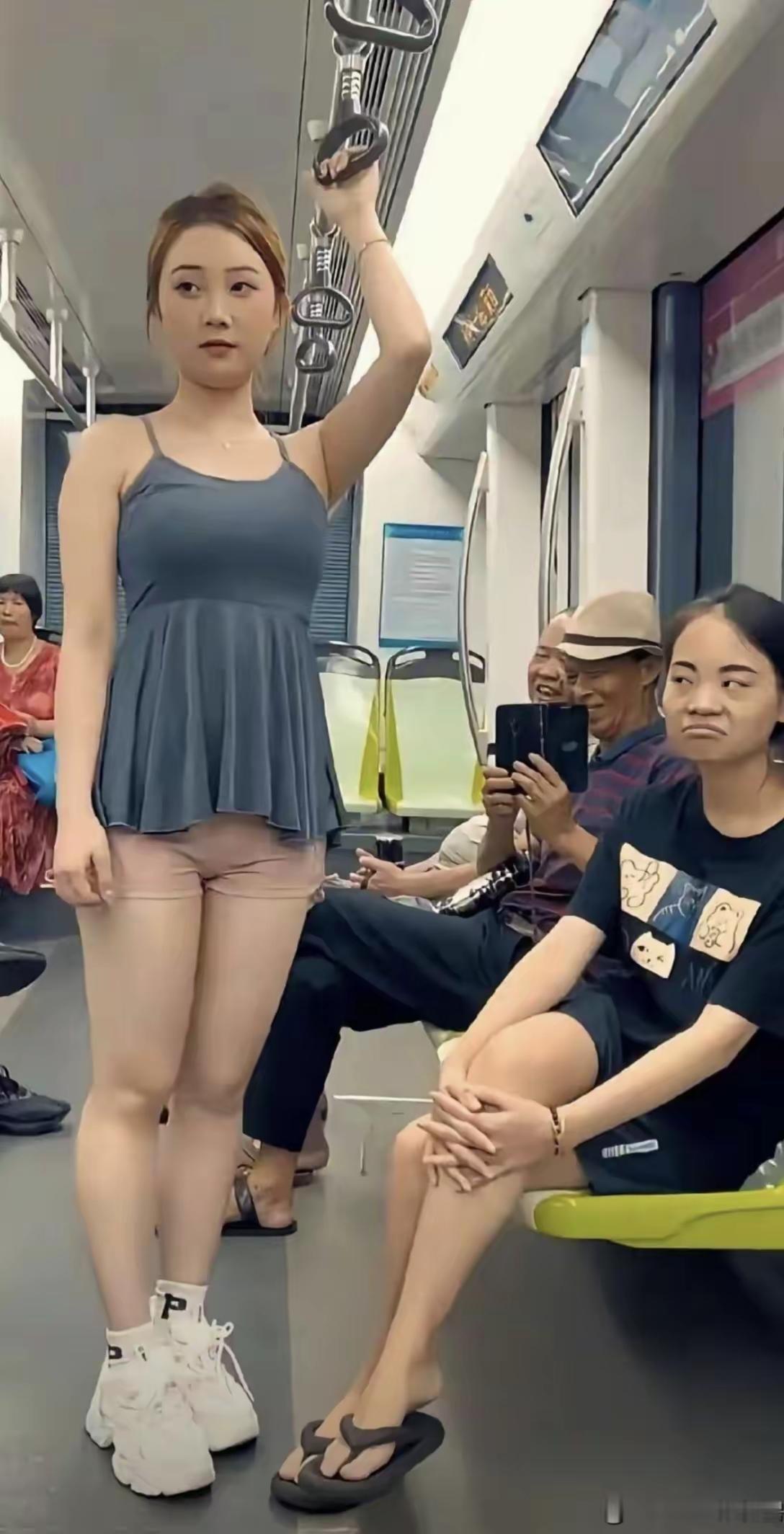 这张图片充分证明：只要我不尴尬，尴尬的绝对是别人！