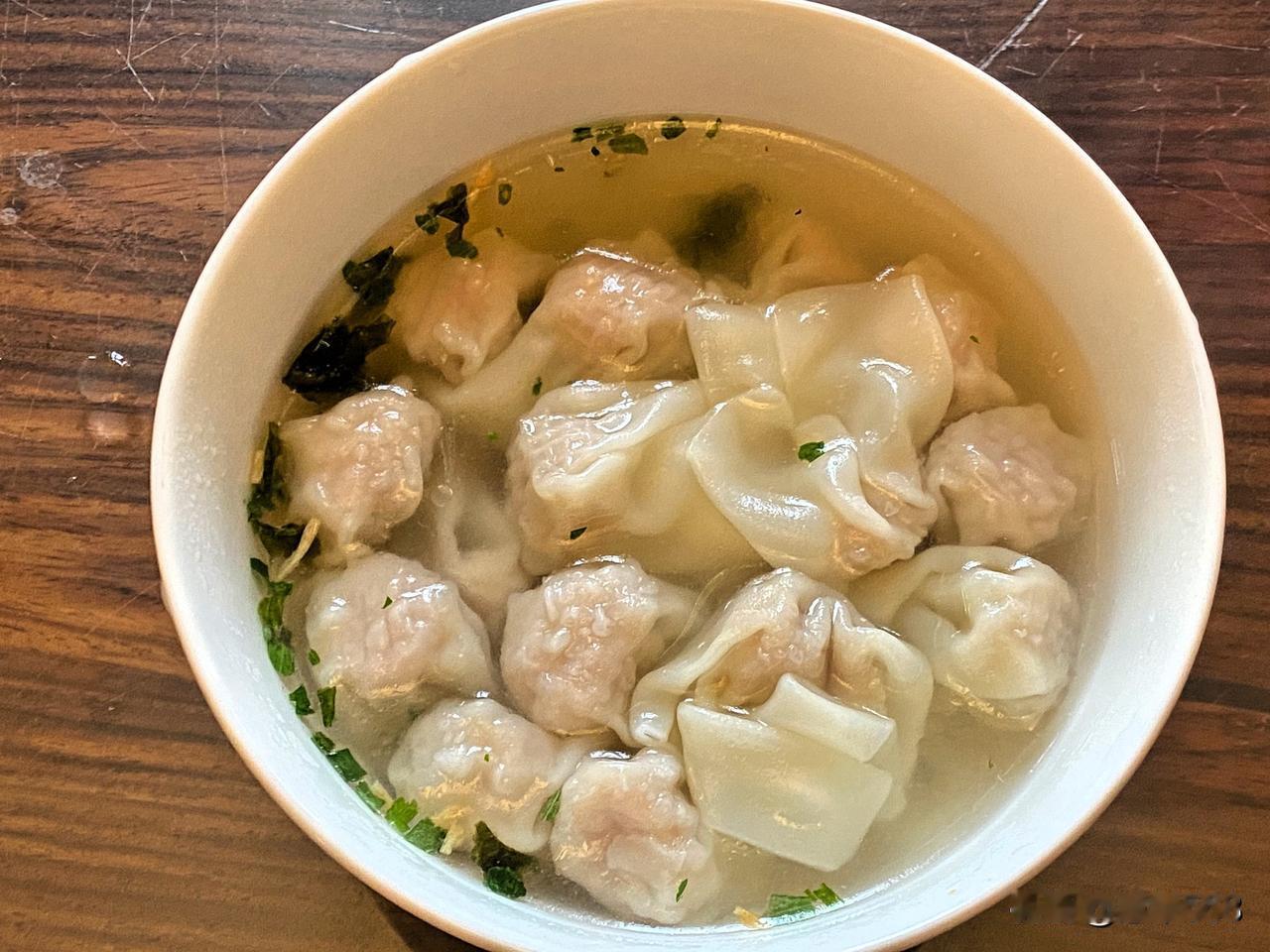 健康的早餐该怎么吃?早餐最爱吃的小馄饨，鲜肉小馄饨，我在盒马超市买的，很方便哦。