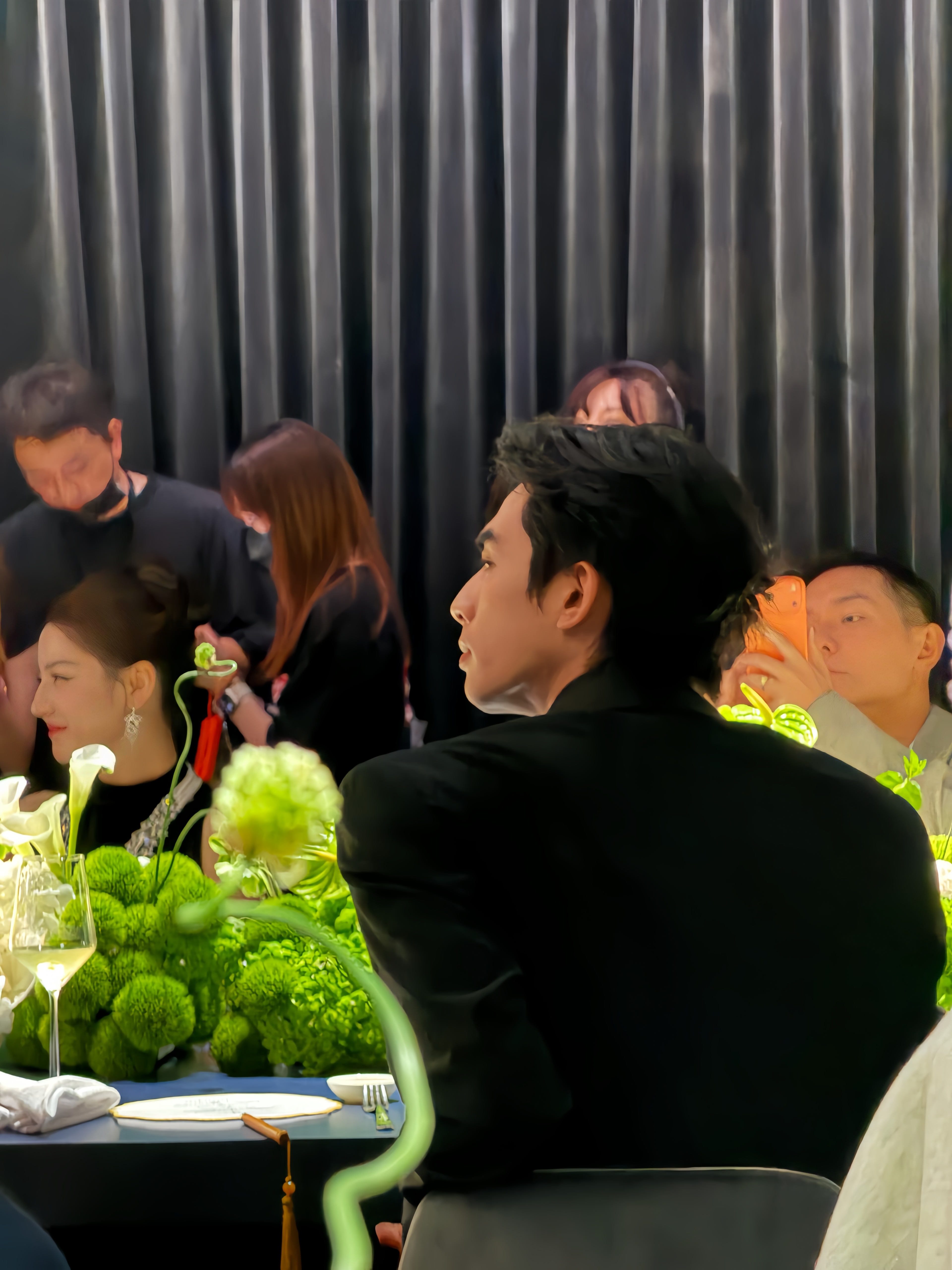 这个神仙侧颜…宋威龙 热巴姐你好像提前放扇子了
