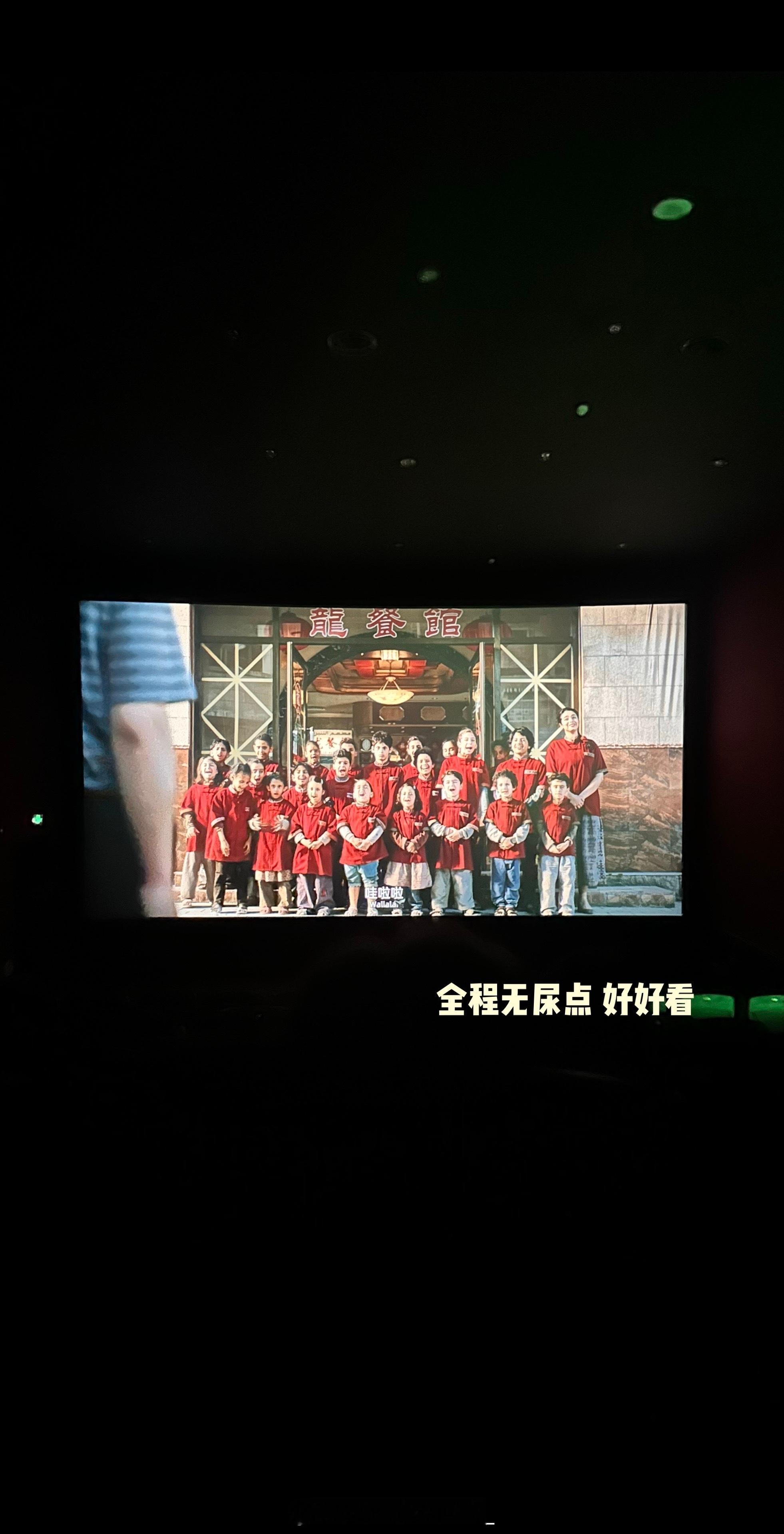 前半段氛围轻松 笑点自然不尬 看着特别放松越往后越真实、越压得人喘不过气 很多台
