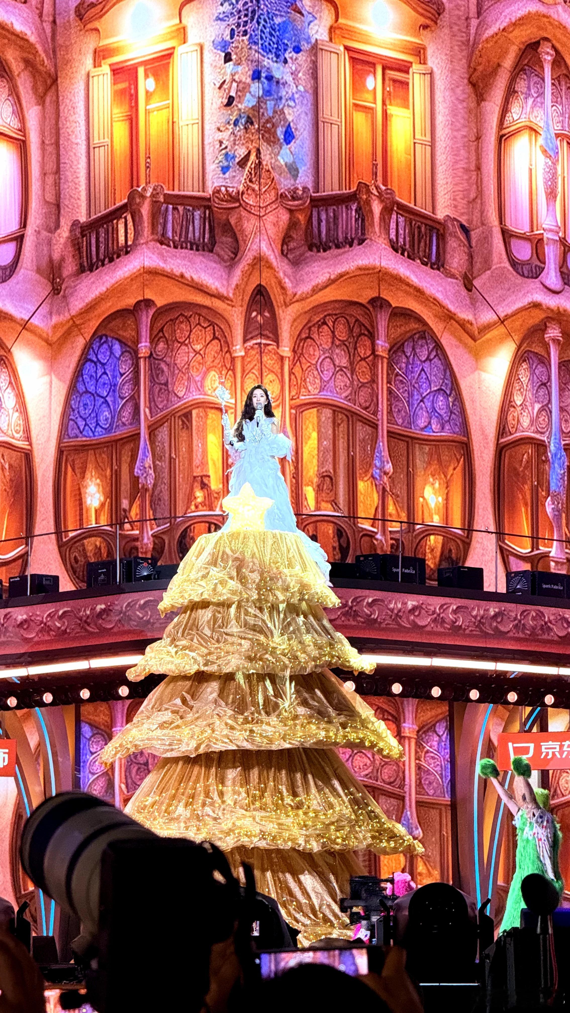 湖南卫视向各位观众汇报湖南卫视跨年演唱会 湖南卫视的跨年舞美搭建过程，真的太有创