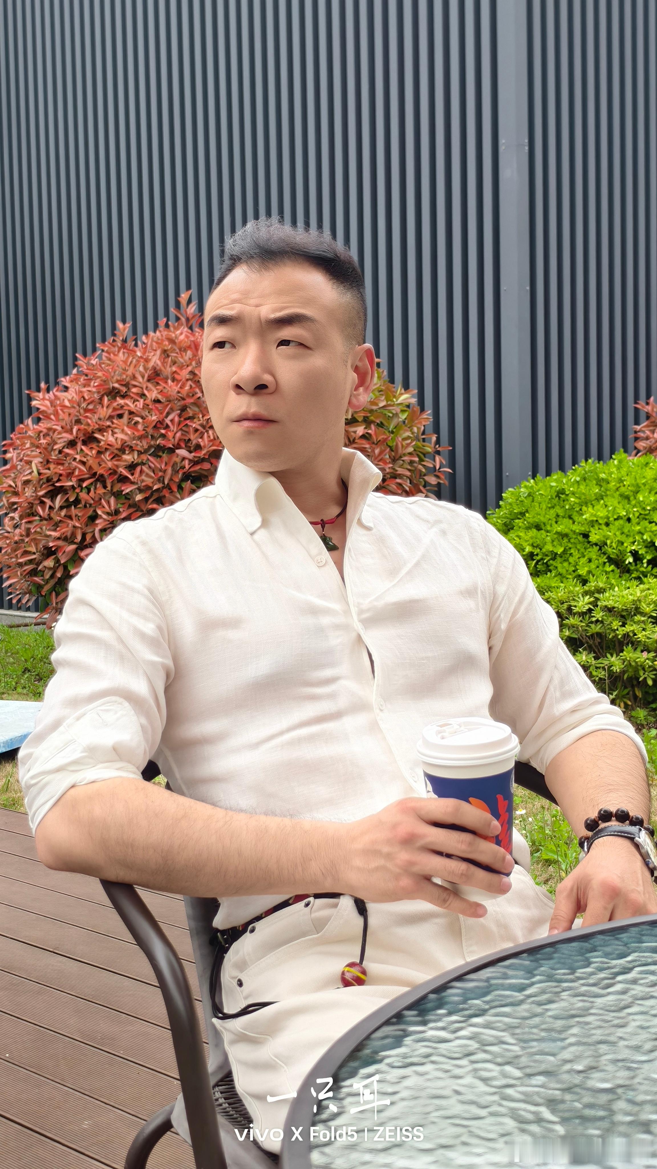 岁数越大越爱自拍 