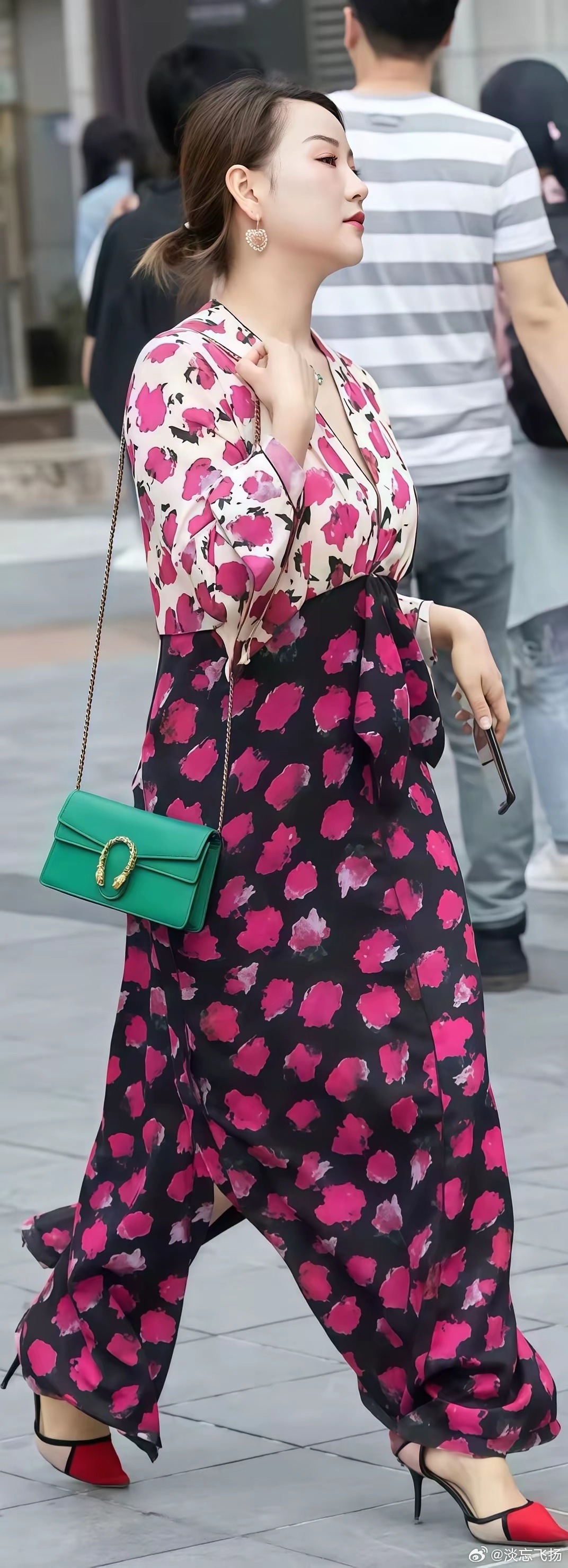 日常分享街拍美女街拍高挑靓丽的气质小姐姐美女热门美女时尚街拍