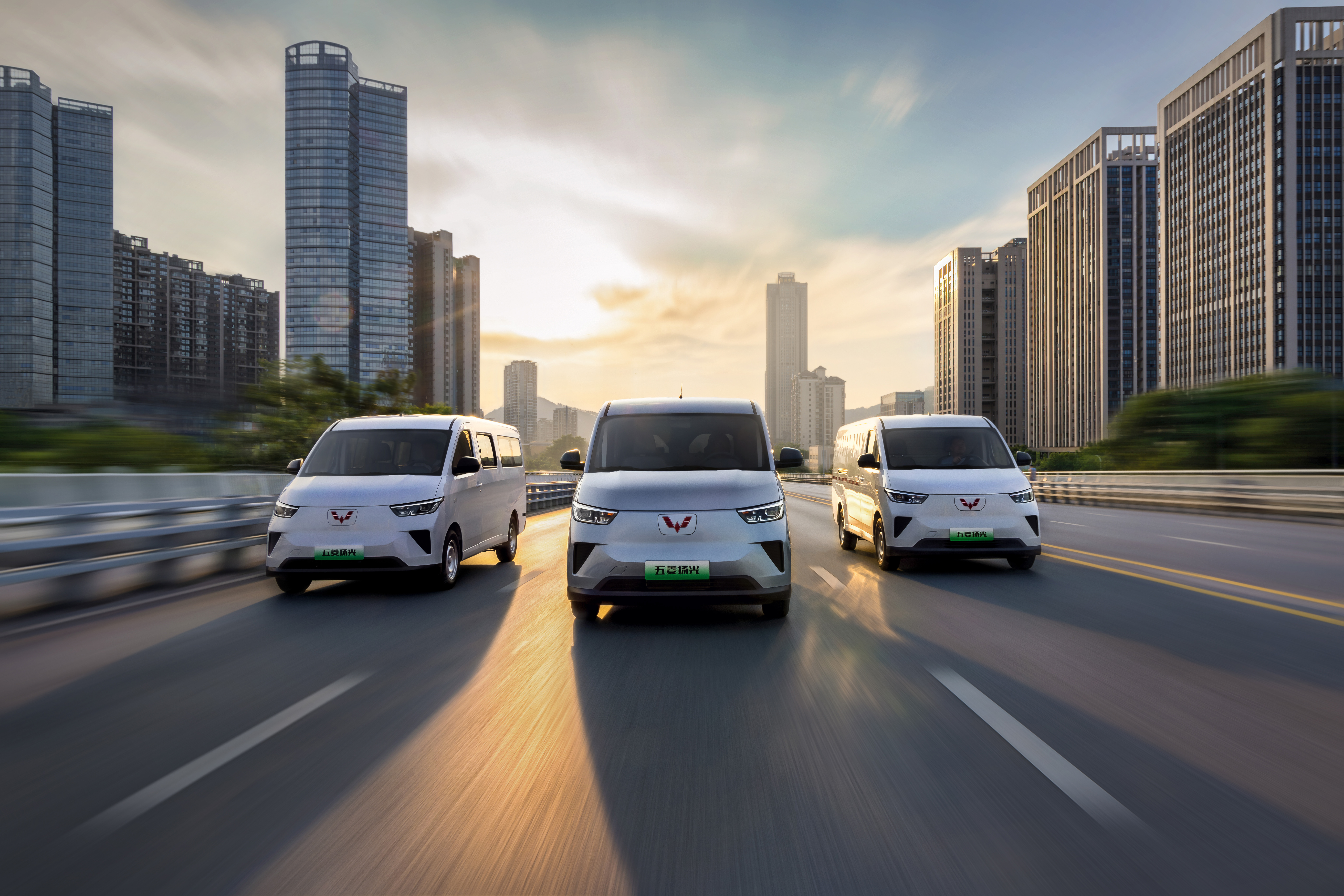 当新能源商用车还在比拼参数堆料时，五菱扬光却用10万辆销量大声宣告：“用户要的不