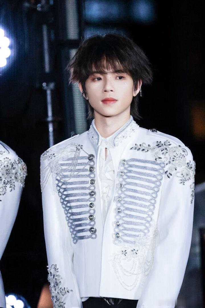 未出道男团受金曲奖评委青睐阿沁为MK写歌助力金曲奖📝金曲评委的眼光自带分量，M