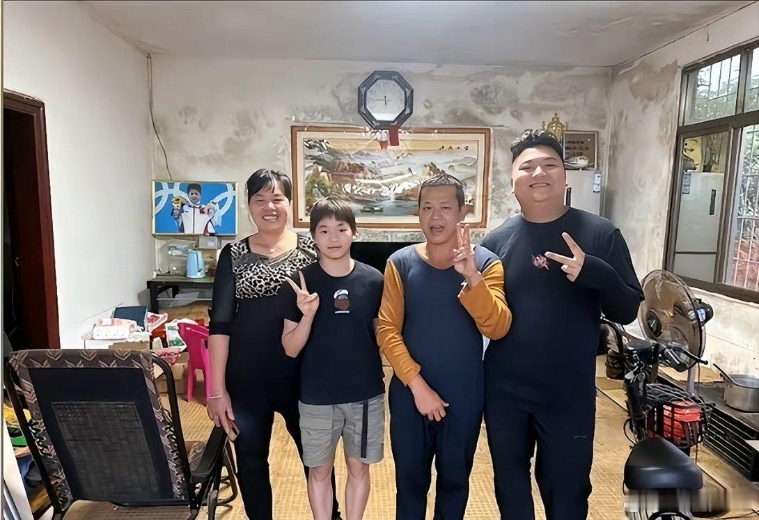 到底啥才叫光宗耀祖？看完全红婵一家子的日常，我是真整明白了。家里条件一般，闺女拿