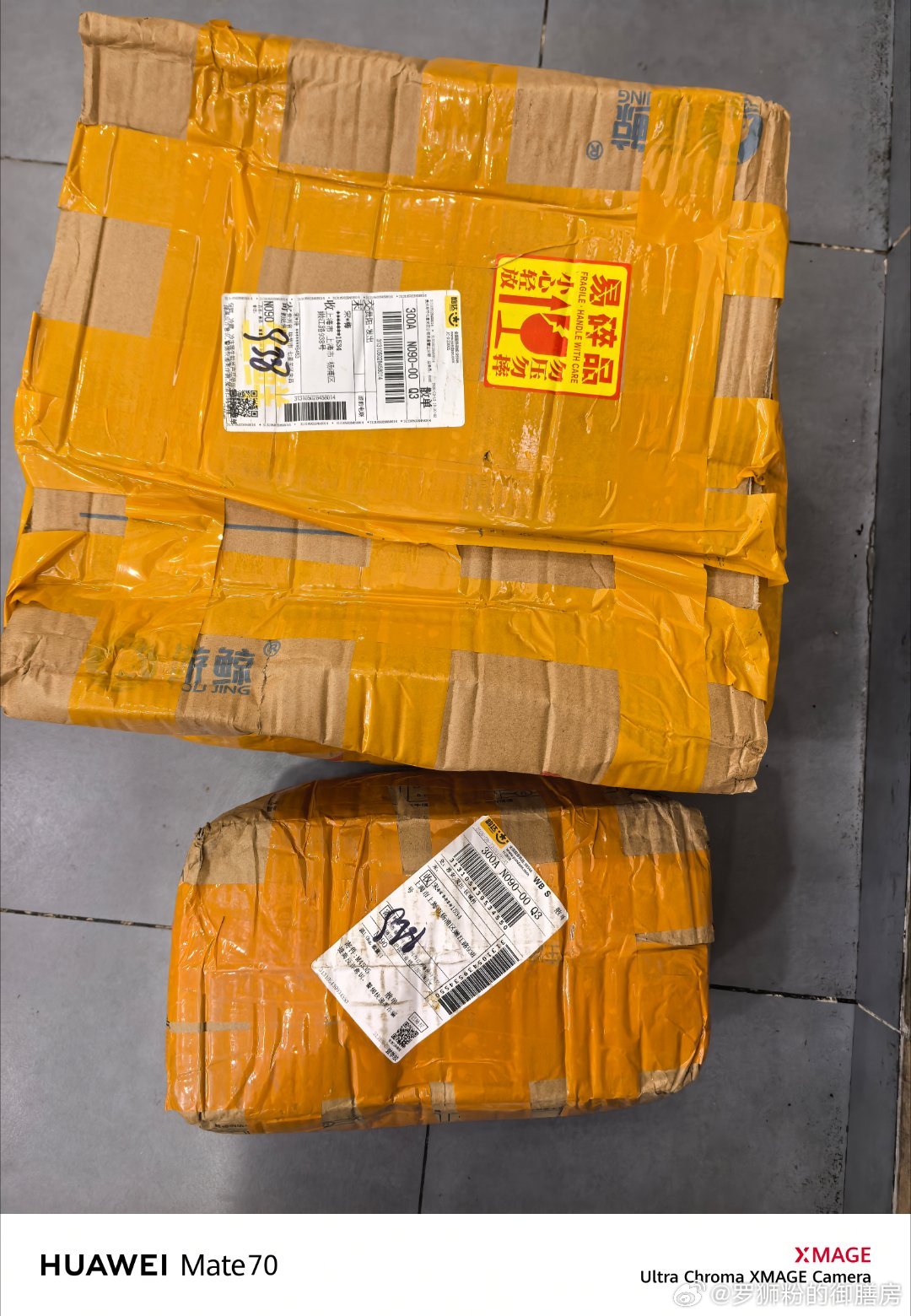 失算了，早知道带个推车来，我爹怕我饿死在上海，给我寄了一大堆东西！[哈哈][哈哈