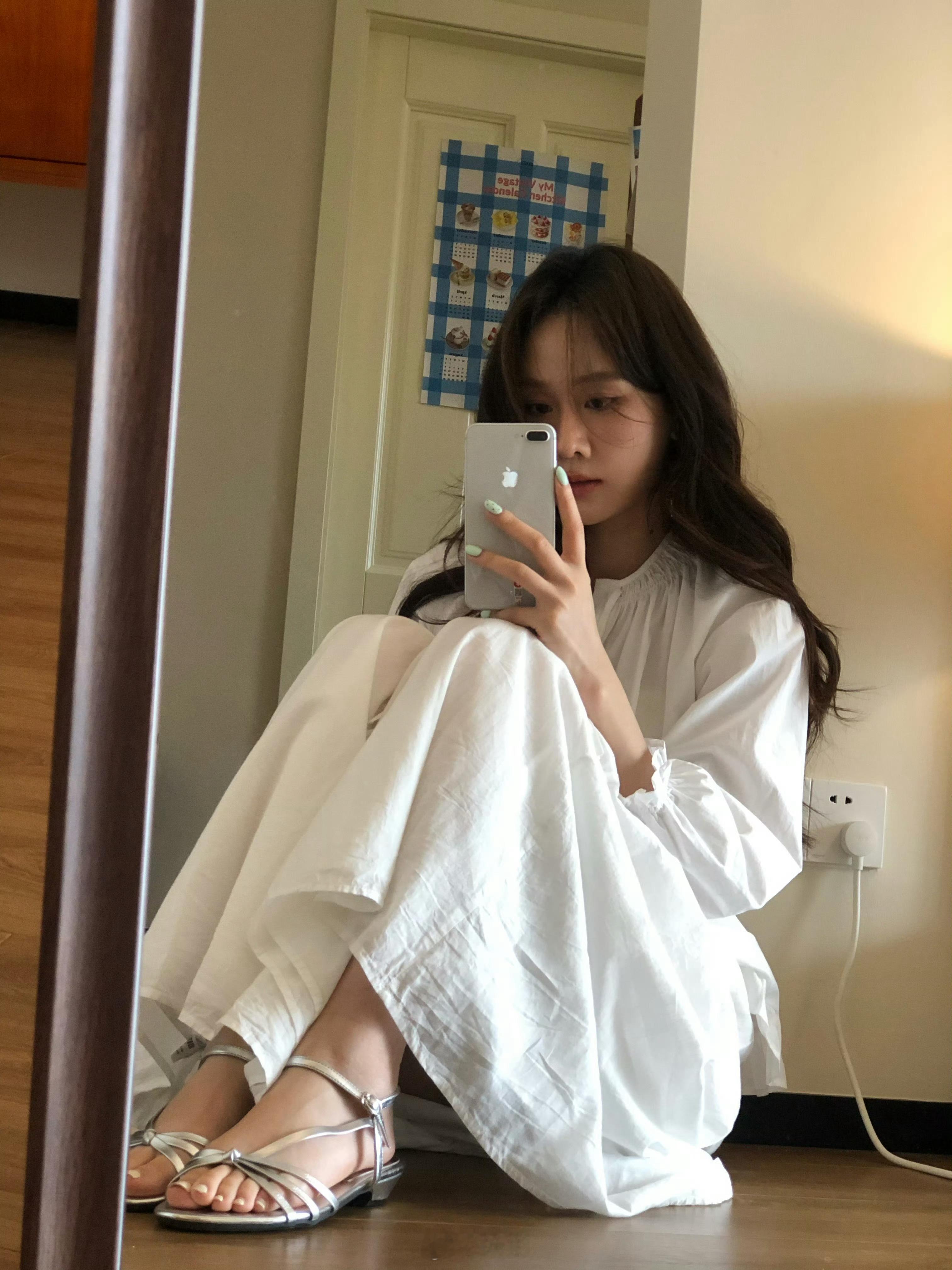 刷到一个好看的小姐姐还在用home键iPhone。 ​​​