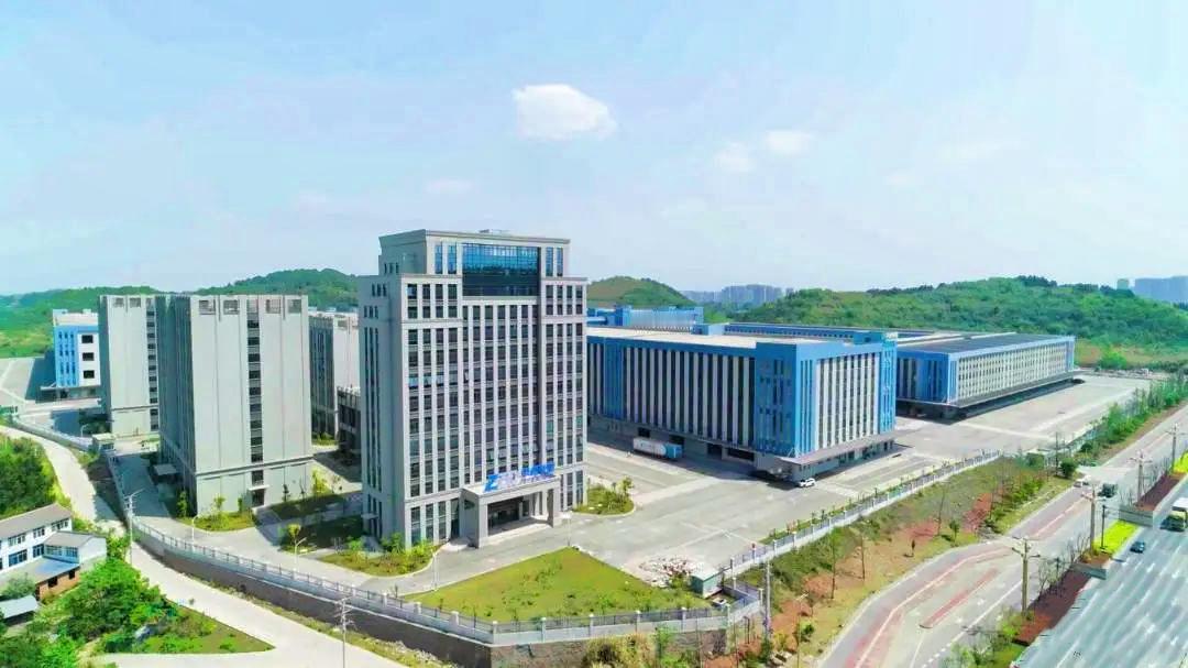 中通快递简阳西南总部项目总投资20亿元，总建筑面积约45万平方米，新建快运分拨中