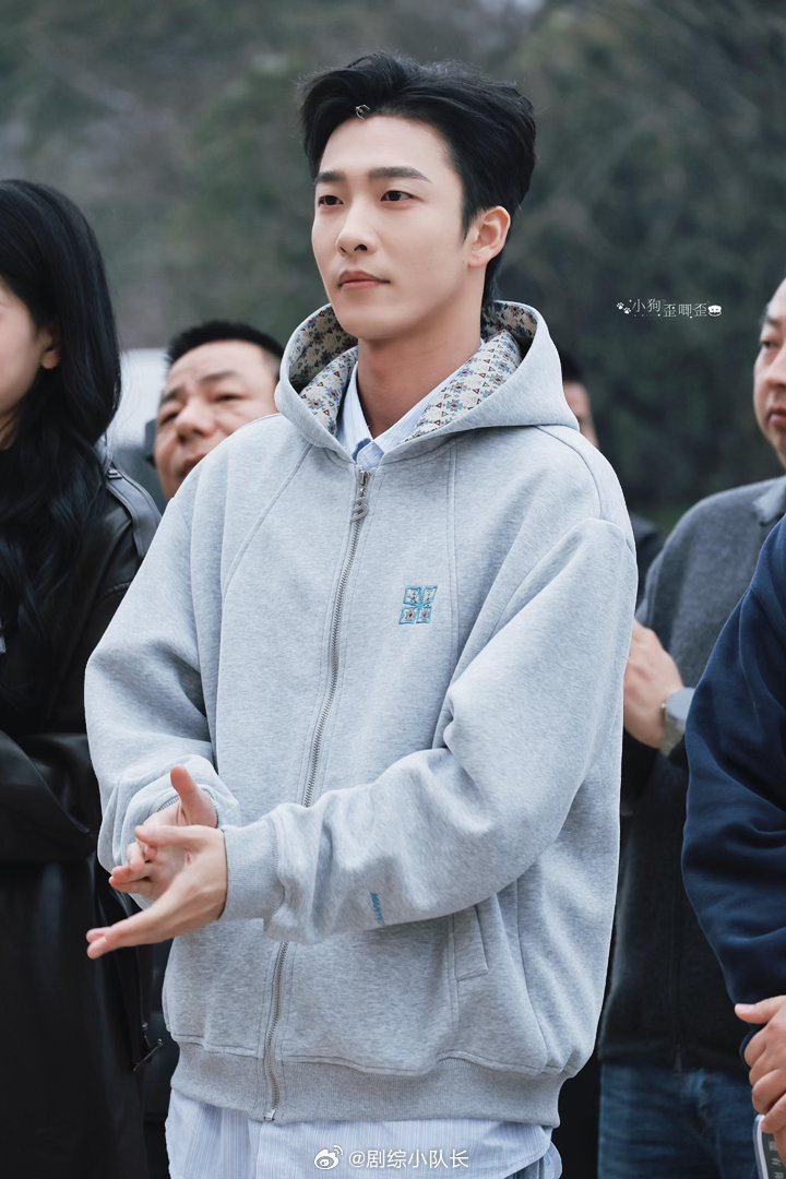 姚冠宇回应在短剧界过气了无限超越班“过气”两个字，是别人给的，不是自己认的。姚冠