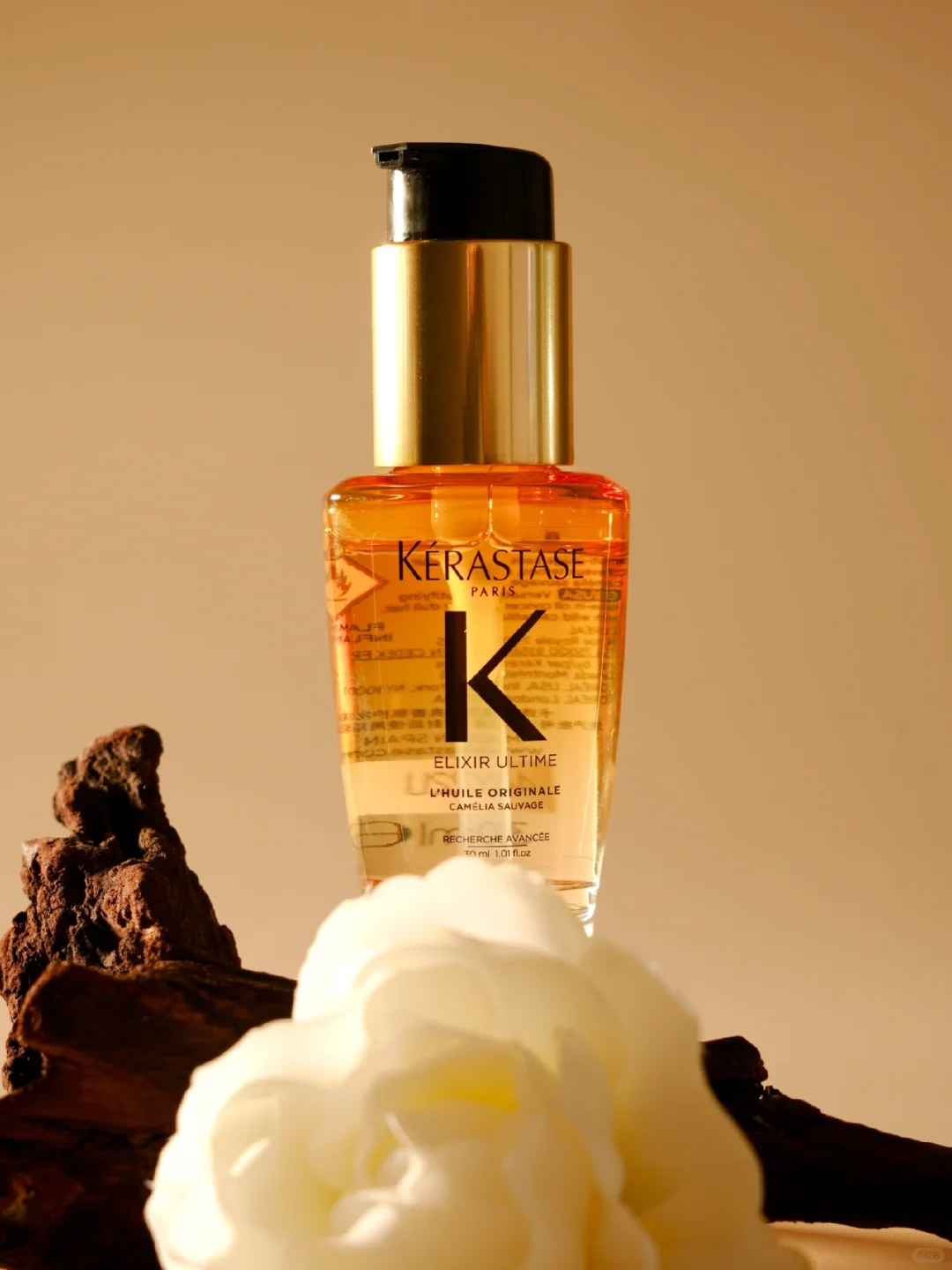 “逐光巴黎，时刻闪耀。”