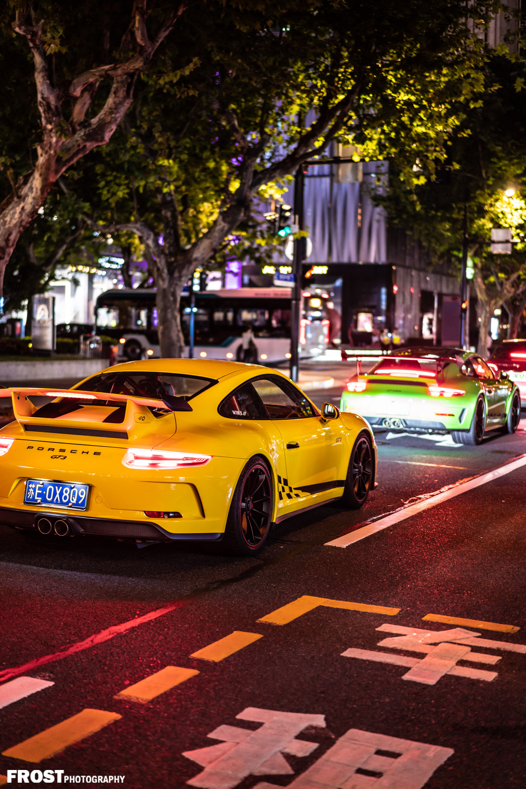 上周末的保时捷991gt3rs和gt3出街新天地，深夜还跑了一圈，声浪很强视频下