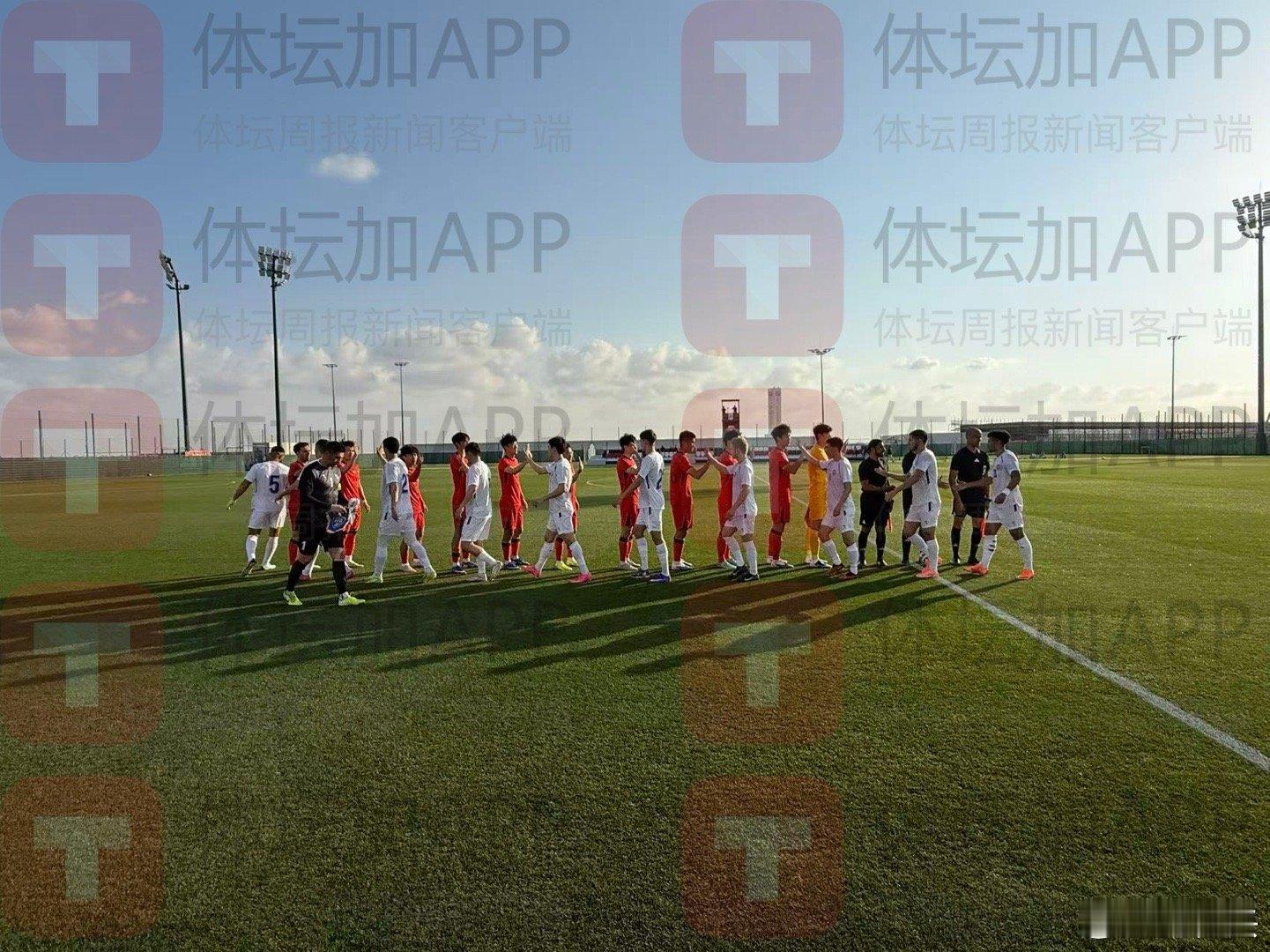 国足中国足球 当地时间1月26日，正在迪拜集训的中国国足与乌兹别克斯坦进行了一场