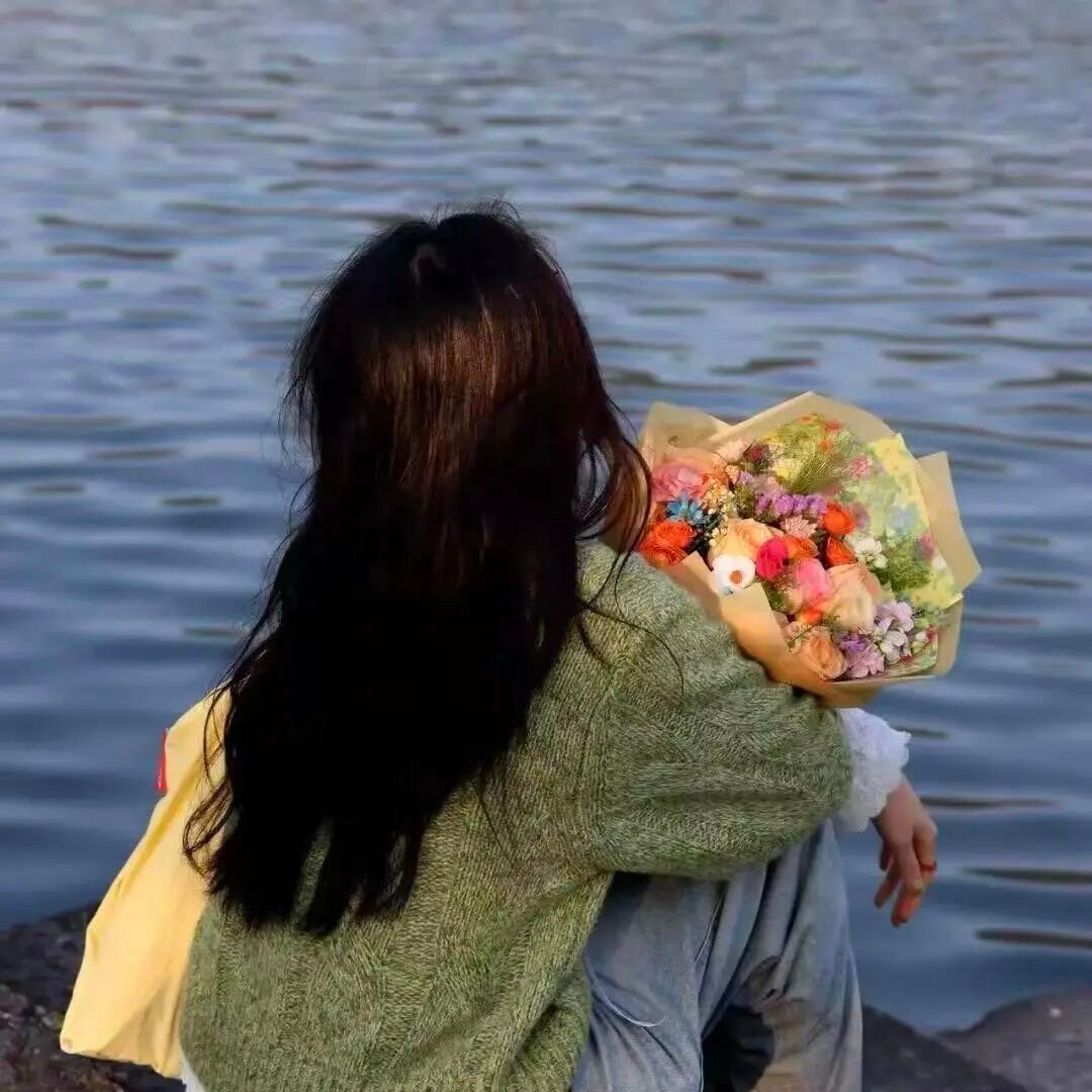 你我之间 那不是喜欢 更不是爱 那只是一段没有任何结局的露水情缘 仅此而已。 