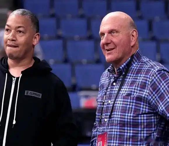 “史蒂夫·鲍尔默对弗兰克与泰伦卢有着一种难以解释、近乎疯狂的迷恋，坚信他们能挽救