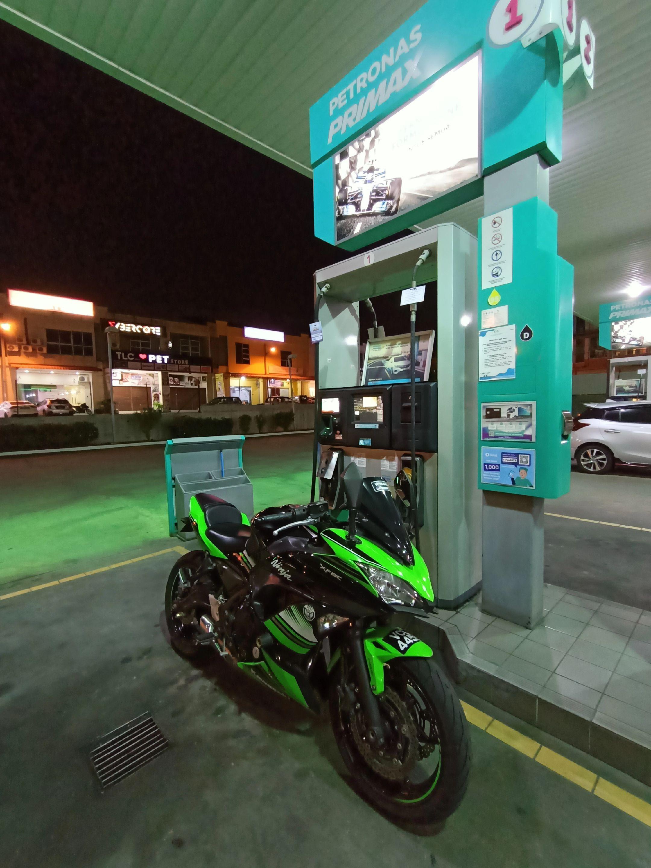 摩托车 每个男人都有一个机车梦 让骑行成为一种生活 风和自由 热爱机车热爱生活