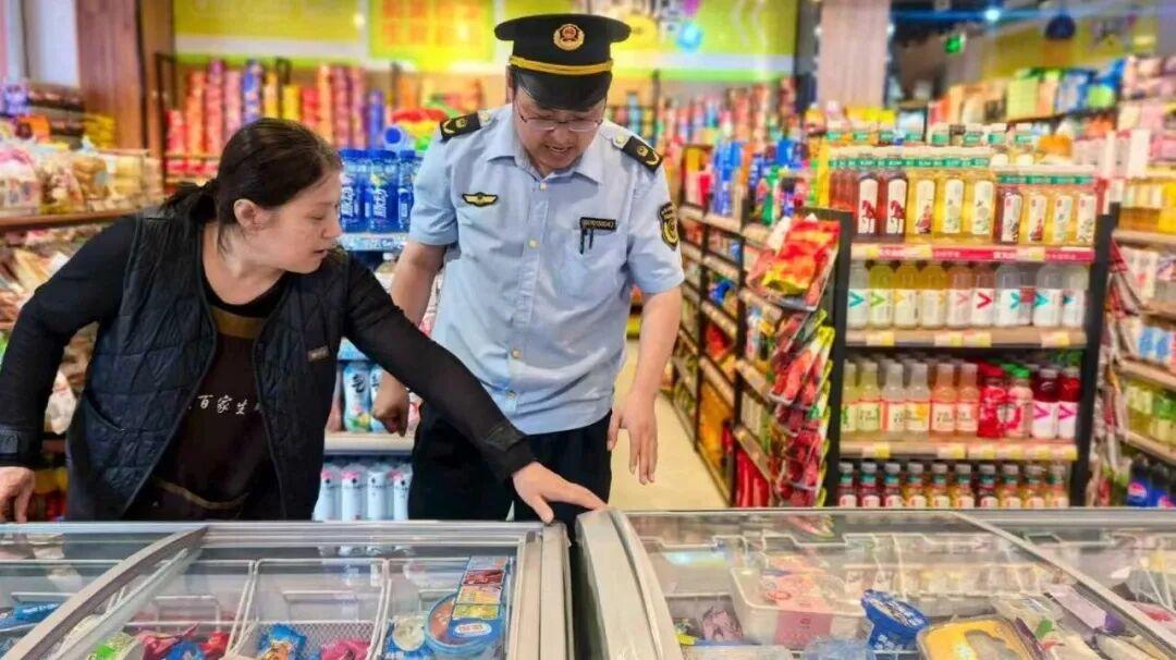 端午“逛吃游玩” 市场监管“全链条”守护上线

冰城市场监管
端午佳节期间，道里