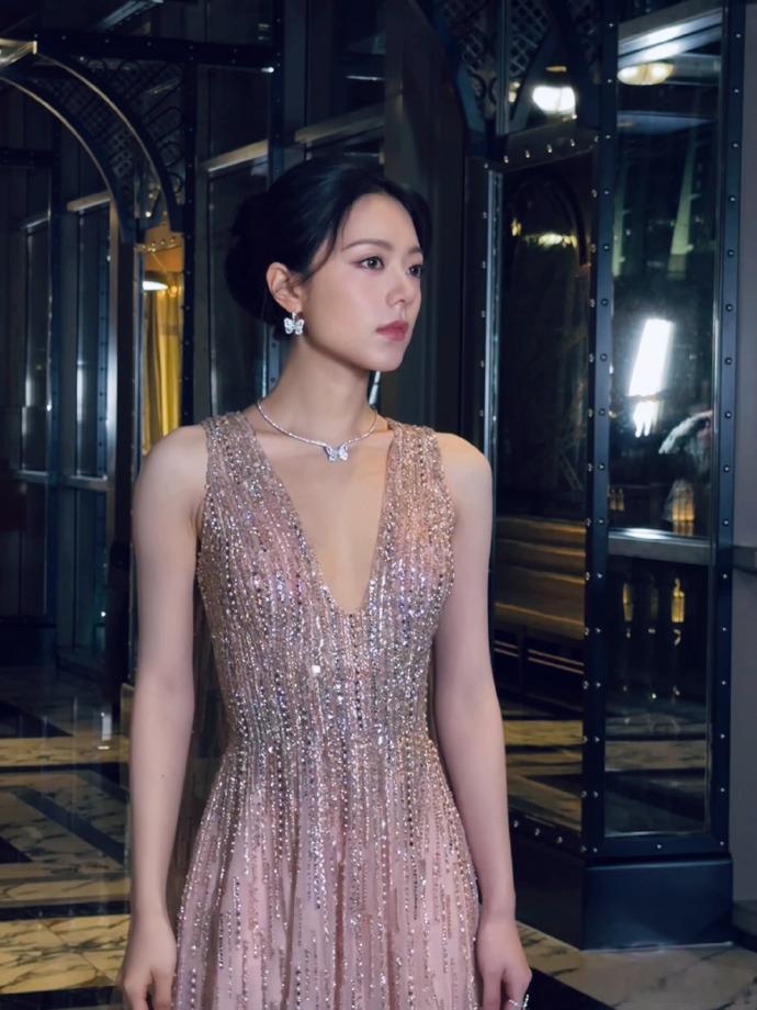 赵今麦 我家有女初长成 快把 “骄傲” 打在公屏上！赵今麦的成长之路，那是一步一