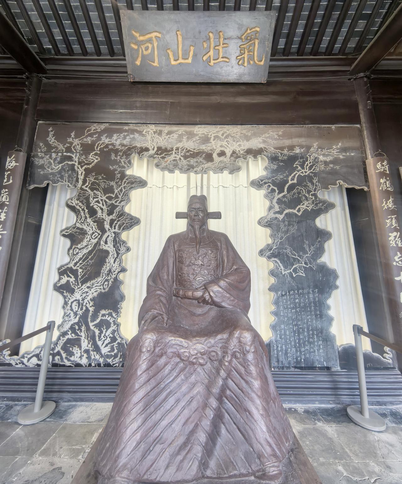 再见了，扬州！
因为参加扬州马拉松，而来到扬州。虽然第一次来，但是，扬州的大名早