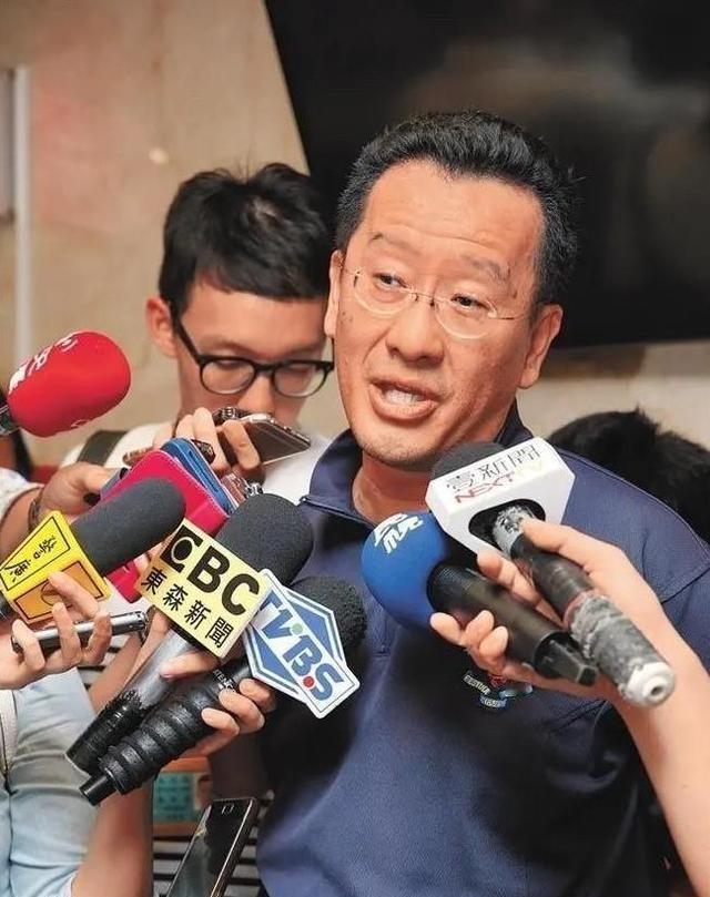 1月26日，顾立雄对媒体称：“大陆军方有高层官员落马，台方密切留意大陆军方人事变