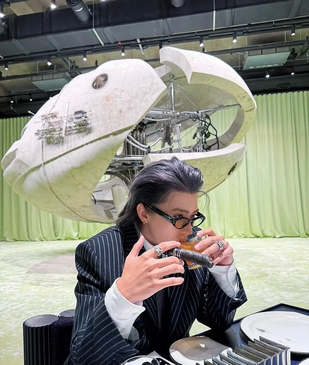 蔡徐坤这还是个爱豆状态吗 