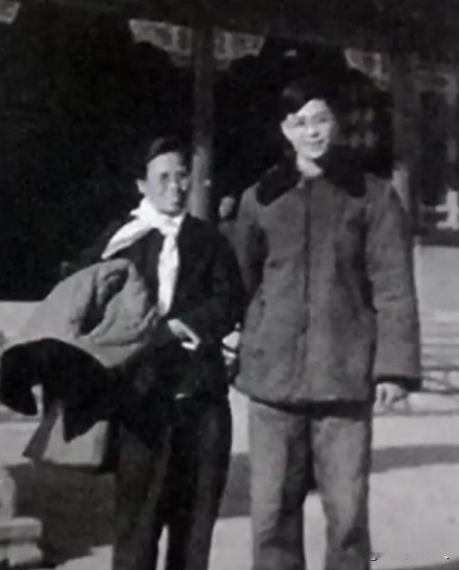 1941年，谢育才夫妇被捕，在狱中生下一个儿子。为逃出去，夫妻二人将儿子遗弃，越
