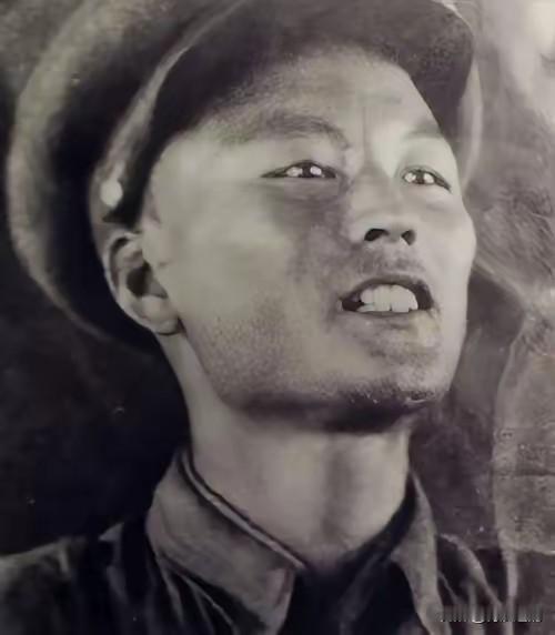 1950年，38军114师师长翟仲禹途经武汉，喜笑颜开地接见老部下，老兵曹玉海的