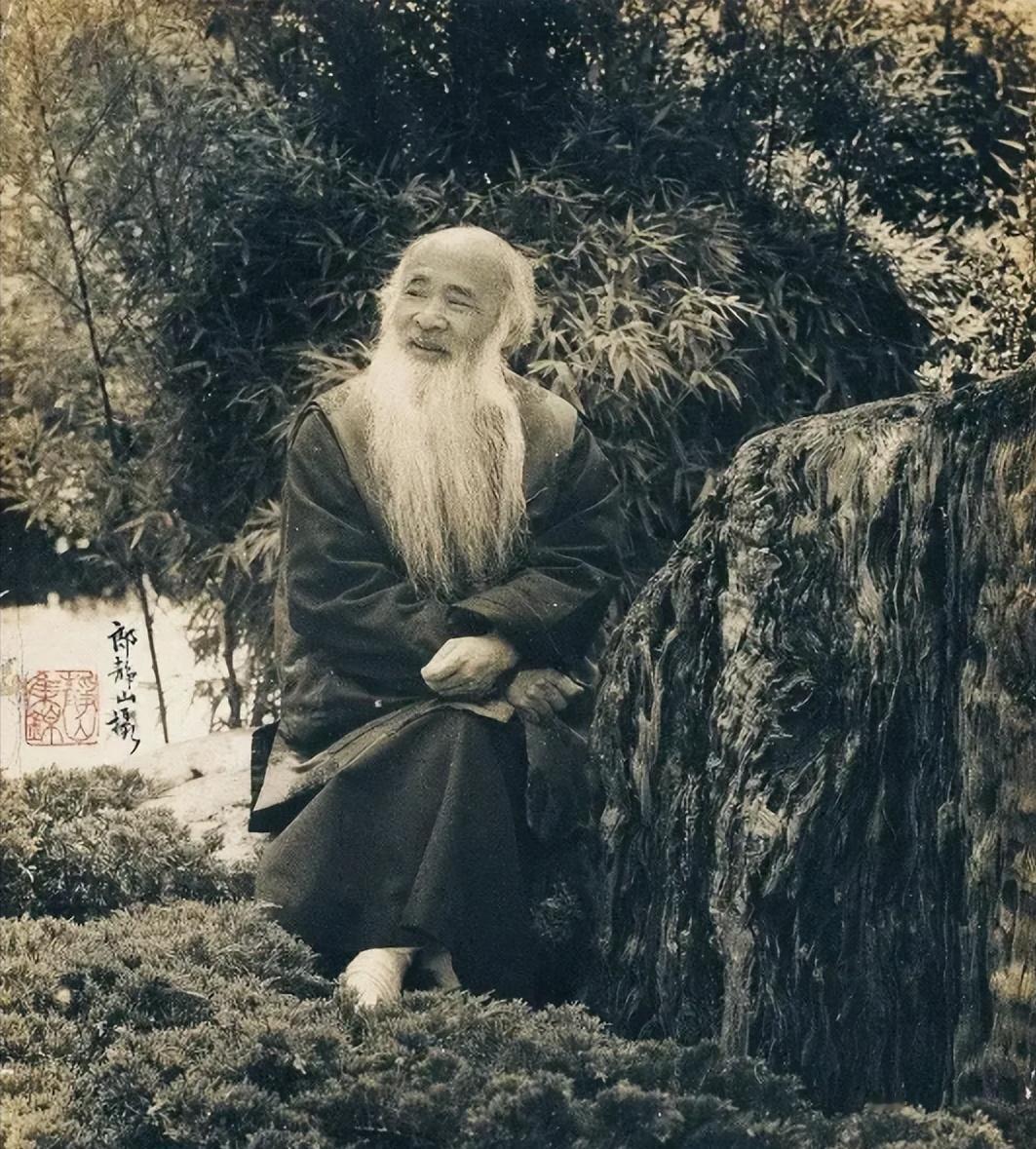 1963年的香港，张大千面对奉命前来劝他回国的女儿，忍不住厉声斥责：“穷死饿死那