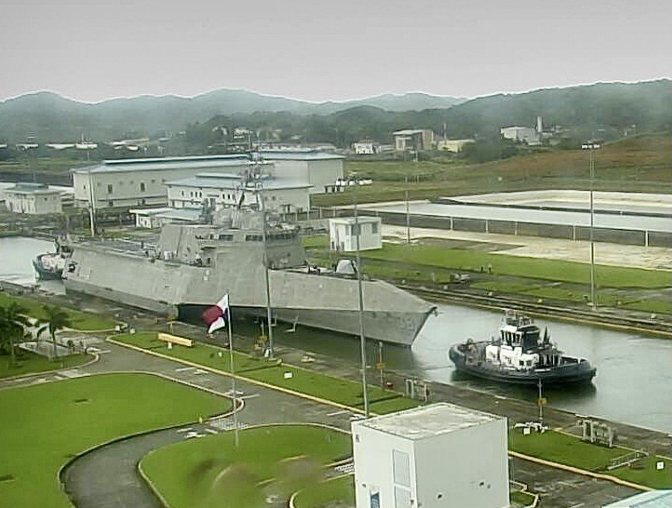 皮埃尔号USS Pierre (LCS 38) 通过巴拿马运河 