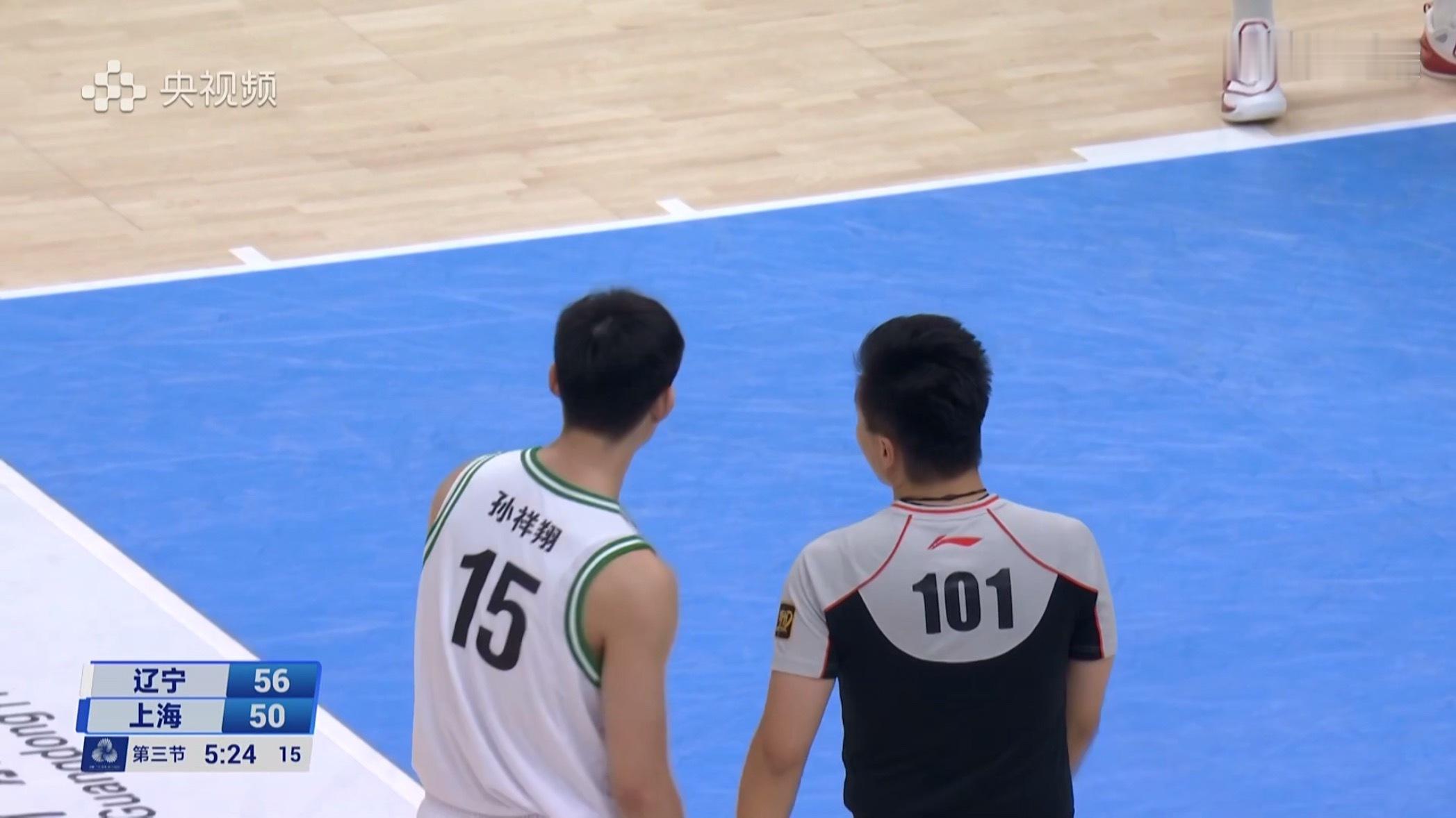 孙祥翔4犯了又被迫换下了辽宁队的阵容高度又要继续下降