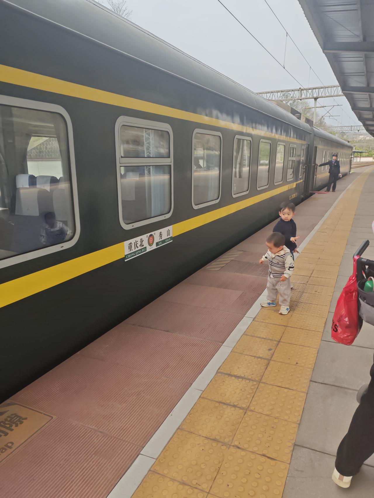 重庆市最简陋的火车站，长寿站。
长寿火车站是最不像火车站的火车站，低矮的平房，毫