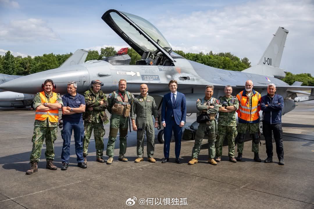 最后一架荷兰 F-16 战斗机飞往乌克兰荷兰完成 24 架战斗机的全部承诺。 ​