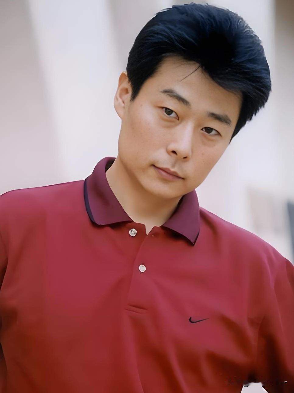 不愧是演过张良的人，

演个男五号都压迫感十足，

就是《种墨园》中饰演大雅斋老