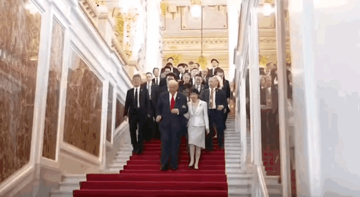 美日元首“搀扶”谁是赢家？美日领导人会晤 （视频来源于网络）