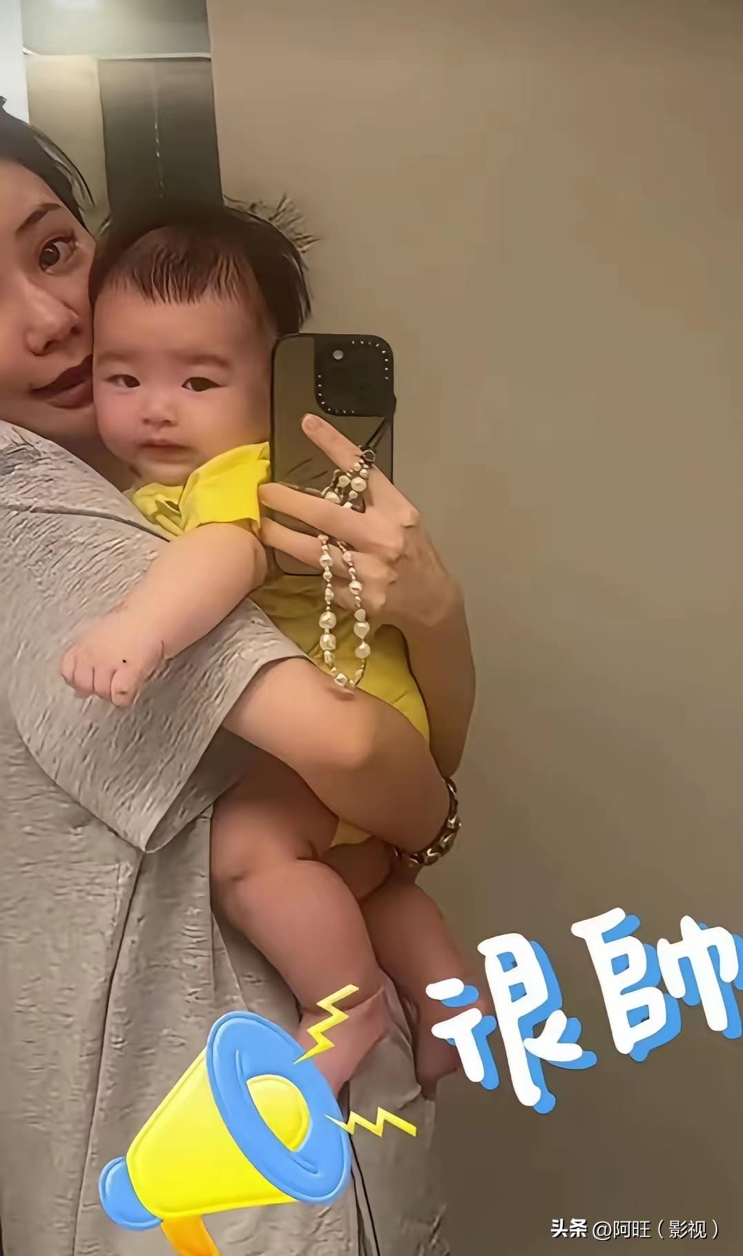 马筱梅分享自家小汪宝日常，一段温馨短视频瞬间戳中无数网友的心，四个多月的小宝宝聪