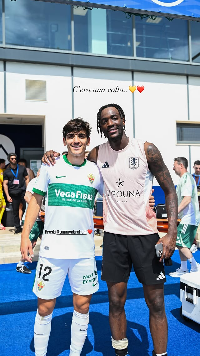 比利亚尔和鸭脖重聚了… 