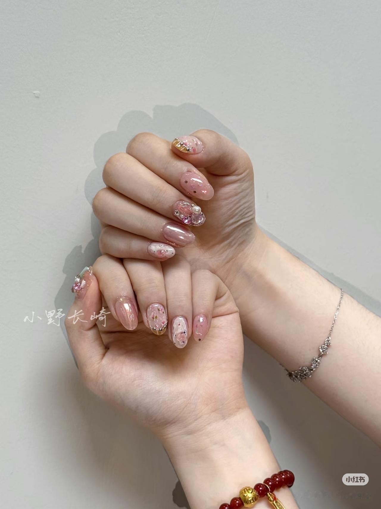 超级好看的粉色花朵美甲