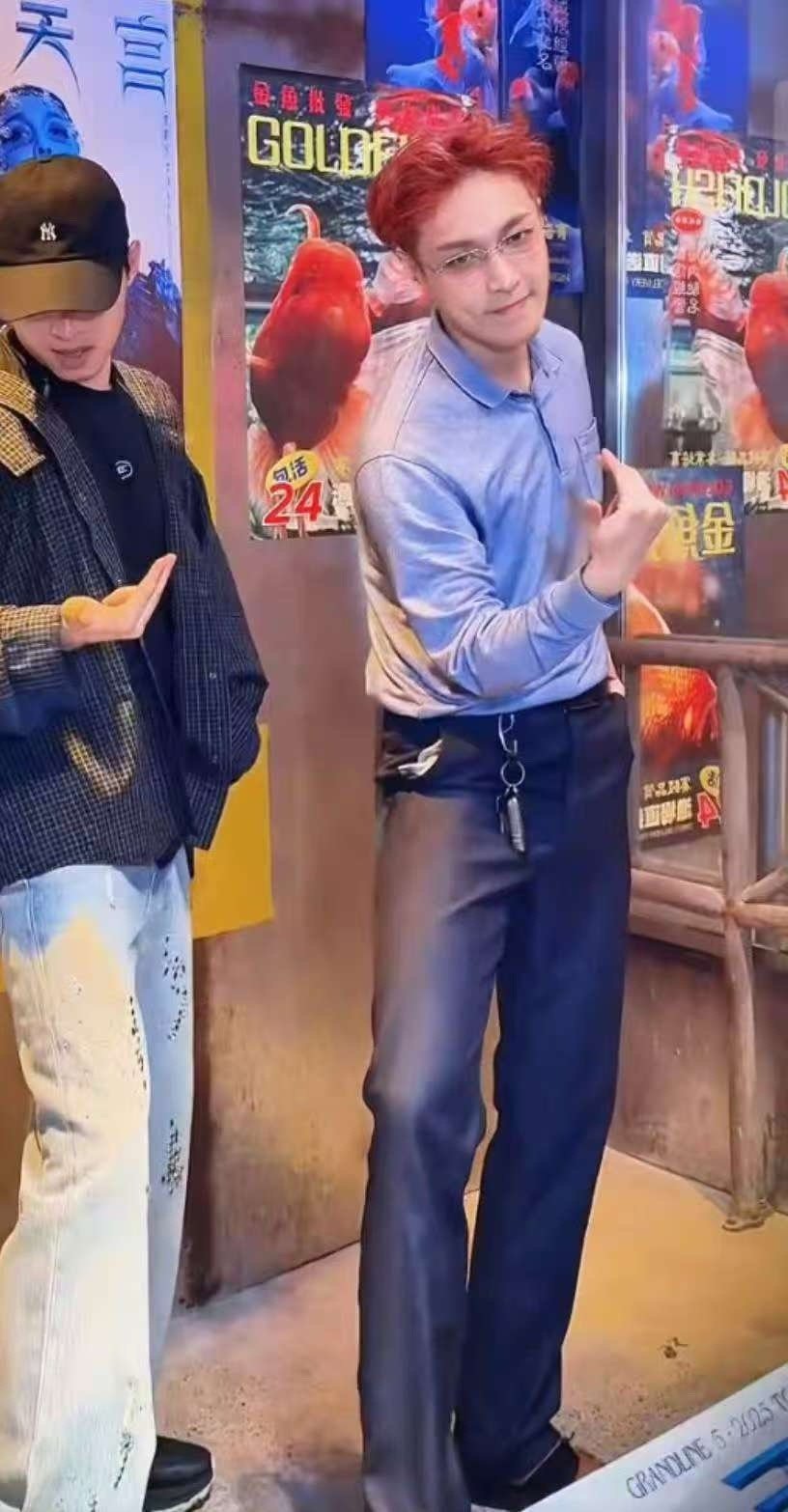 张艺兴老干部穿搭张艺兴跳舞变装张艺兴老干部穿搭，哈哈哈哈，[good][good