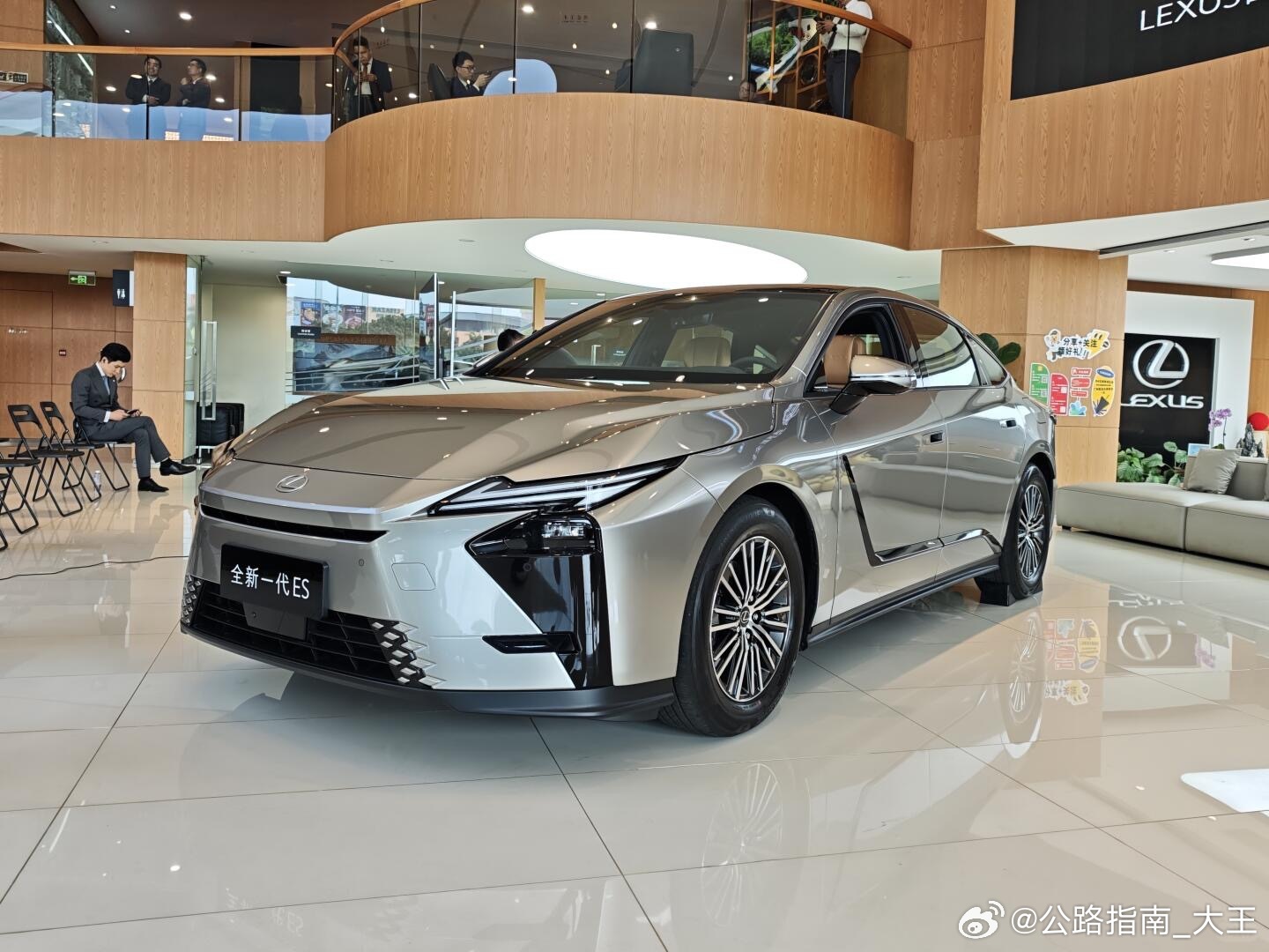 有人要逆天改命，摘掉“网约车”的帽子有人却舍弃荣华，一头想扎进网约车新一代雷克萨