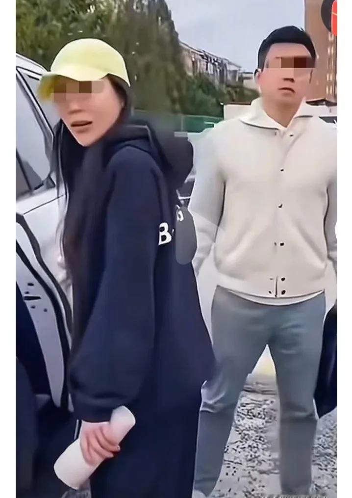 律师丈夫带空姐产检被抓包！“她哪都比你好”的背后，是最恶心的忘恩负义
 
上海医