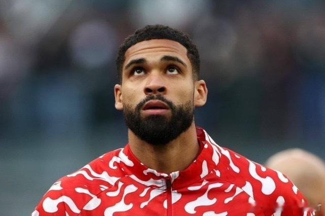 由于法国后腰布巴卡尔·卡马拉在2比1热刺的足总杯第3轮开场9分钟因左膝受伤离场，