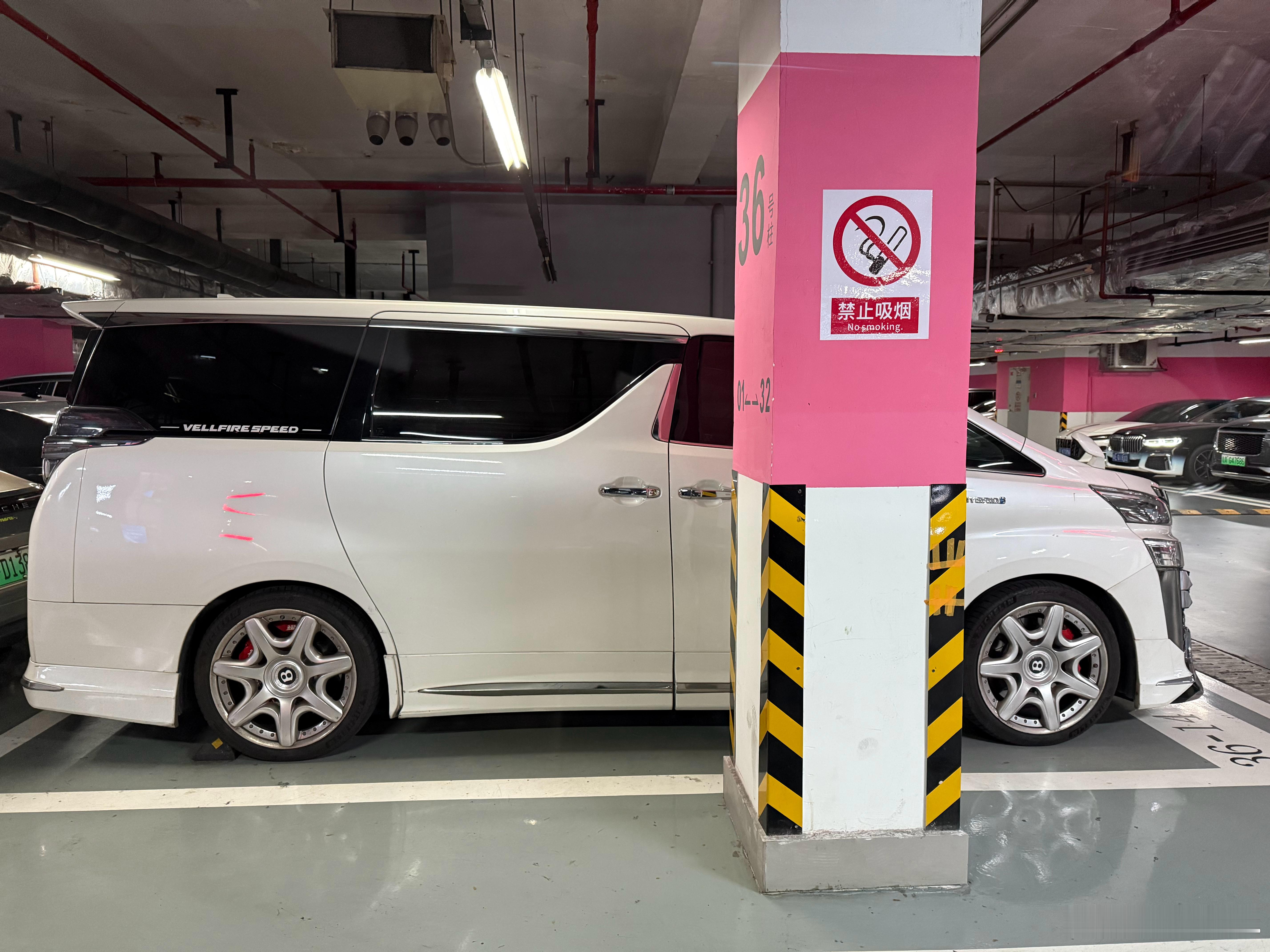 Ling只要不是五颜六色的，怎么搭都好看！ ​​​