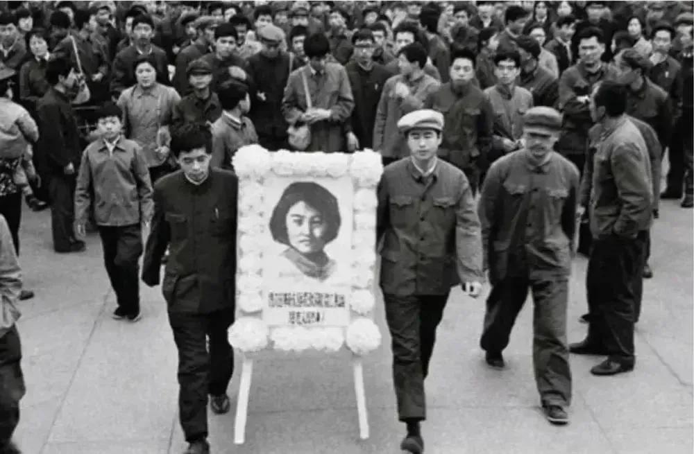 1975年4月4日，入狱7年的张志新，迎来了生命最后的时刻。此时，备受折磨的她已