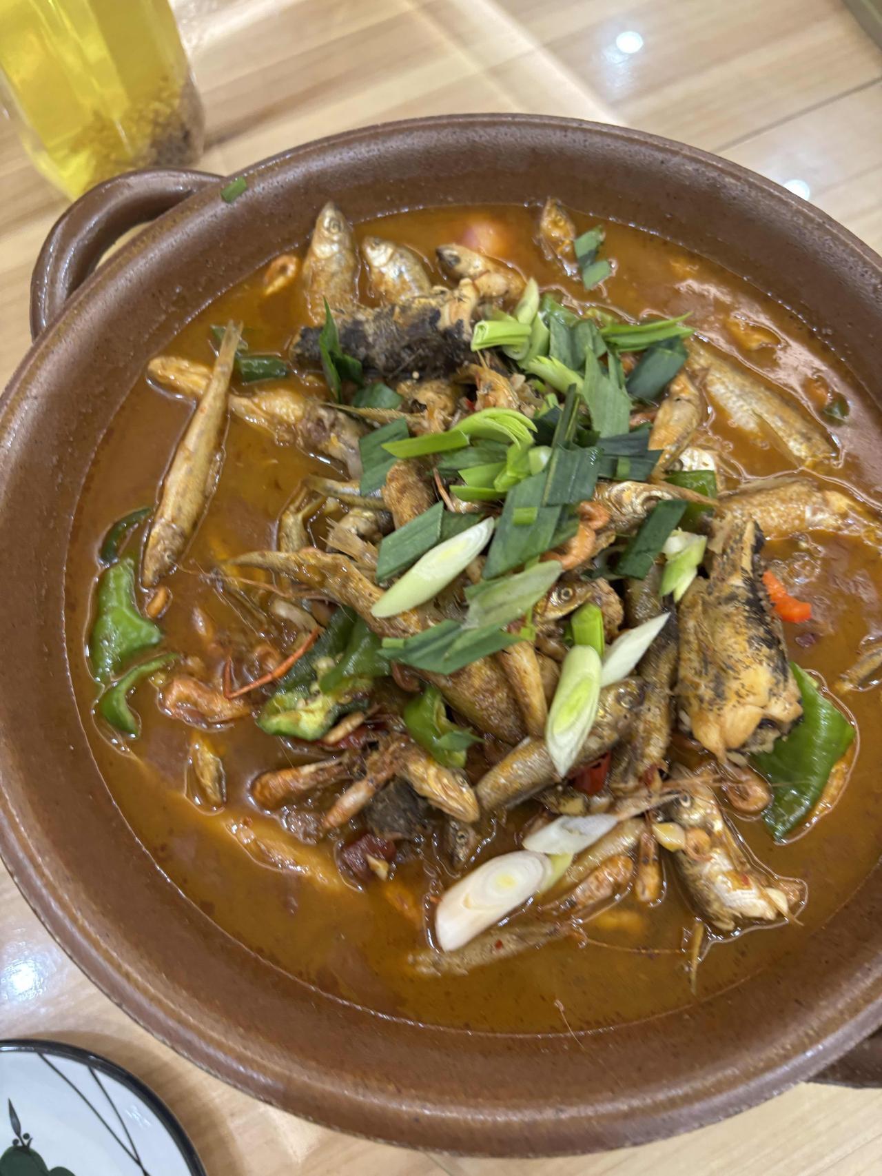 上午跟一知名专家朋友聊天，咨询我一亲戚因紫癜而查到肾病住院的事情，他告诫我说，别