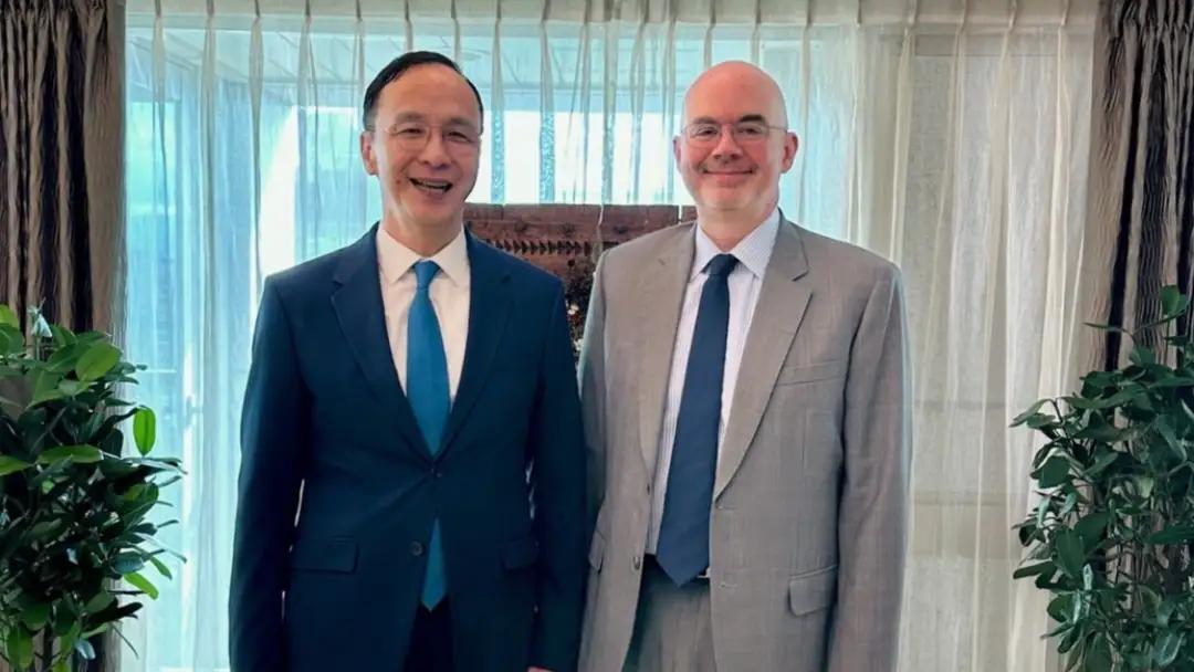 本周美国在台协会（AIT）台北办事处负责人谷立言与朱立伦进行会面，美国人大赞朱立