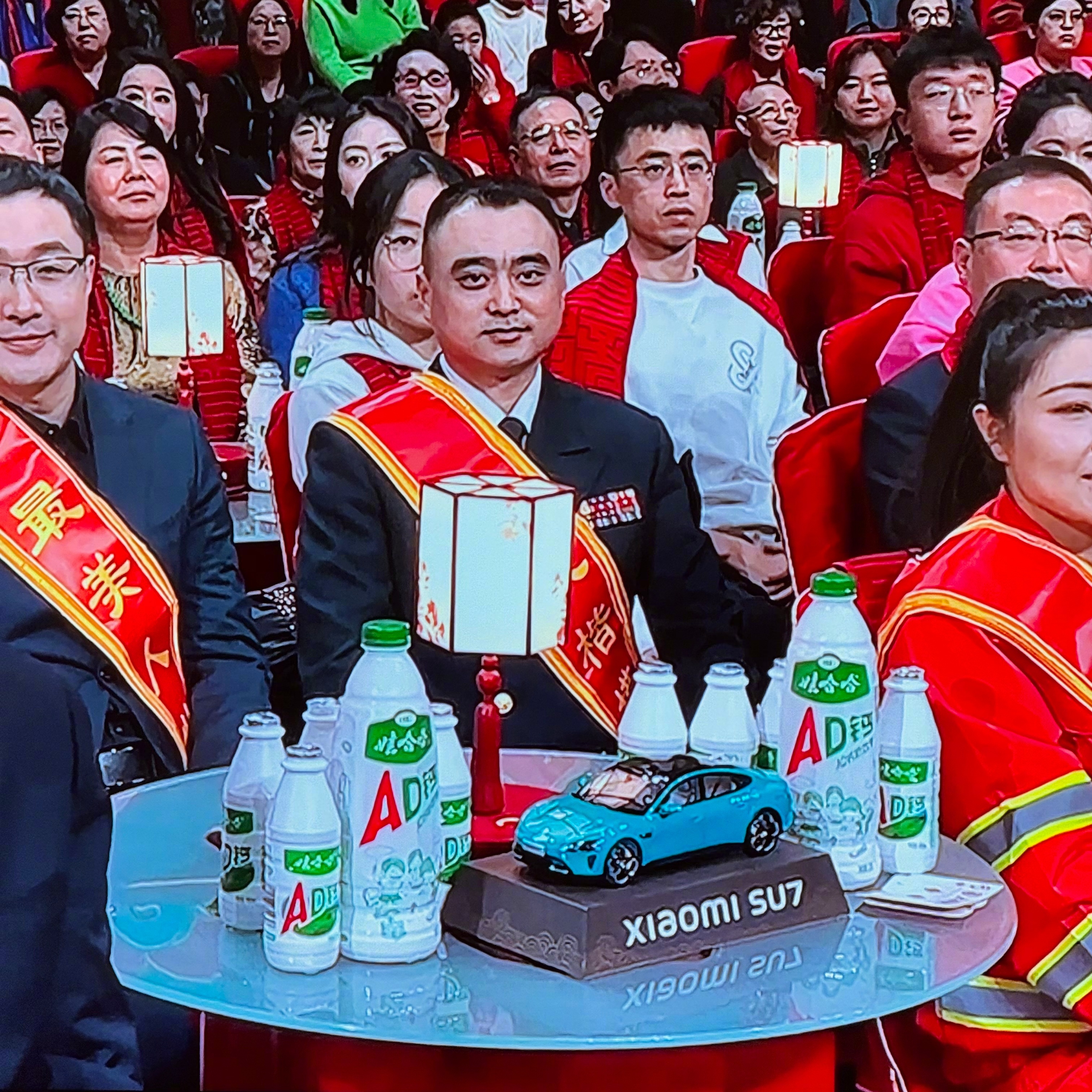 #春晚小米汽车亮了# 大家看春晚了吗，这小米汽车赢吗了兄弟们，春晚预热小米su7