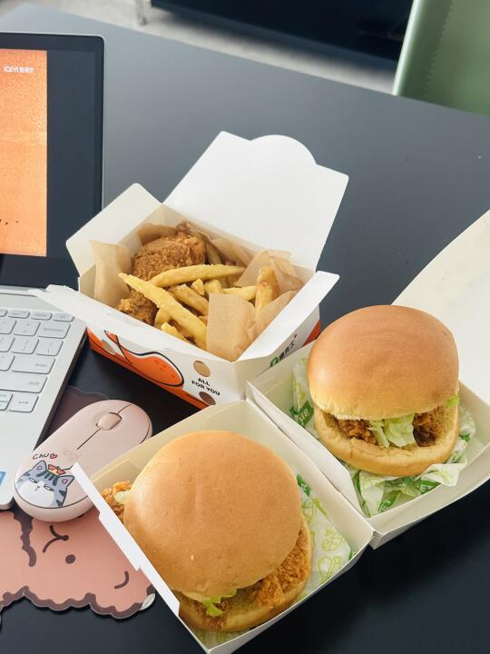 周末|居家的快乐方式！！！🍔是我的舒适区！